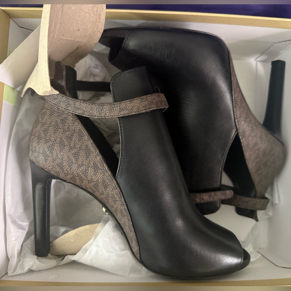 Michael Kors Monogram Booties Lawson Leather Open Toe Boot Black Brown 9.5 $198